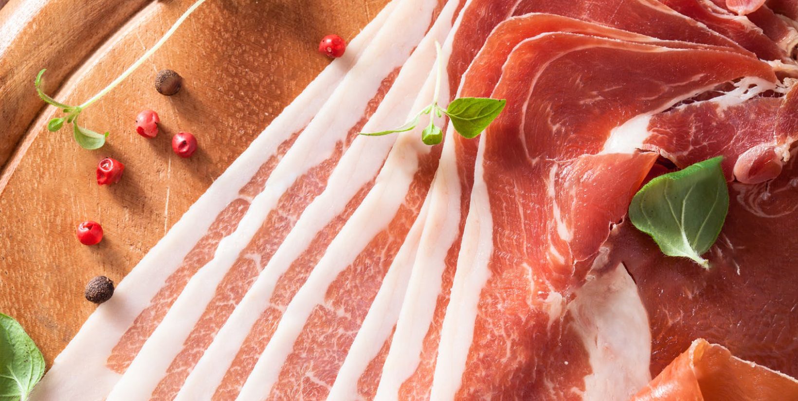 Descubre la Diferencia Entre Jamón Serrano y Prosciutto